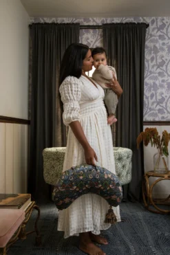 La Maman Wedge - Strawberry Thief -DockATot 64162 5 scaled