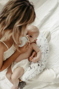 La Maman Wedge - Carrara Marble -DockATot DSC03459 1 scaled